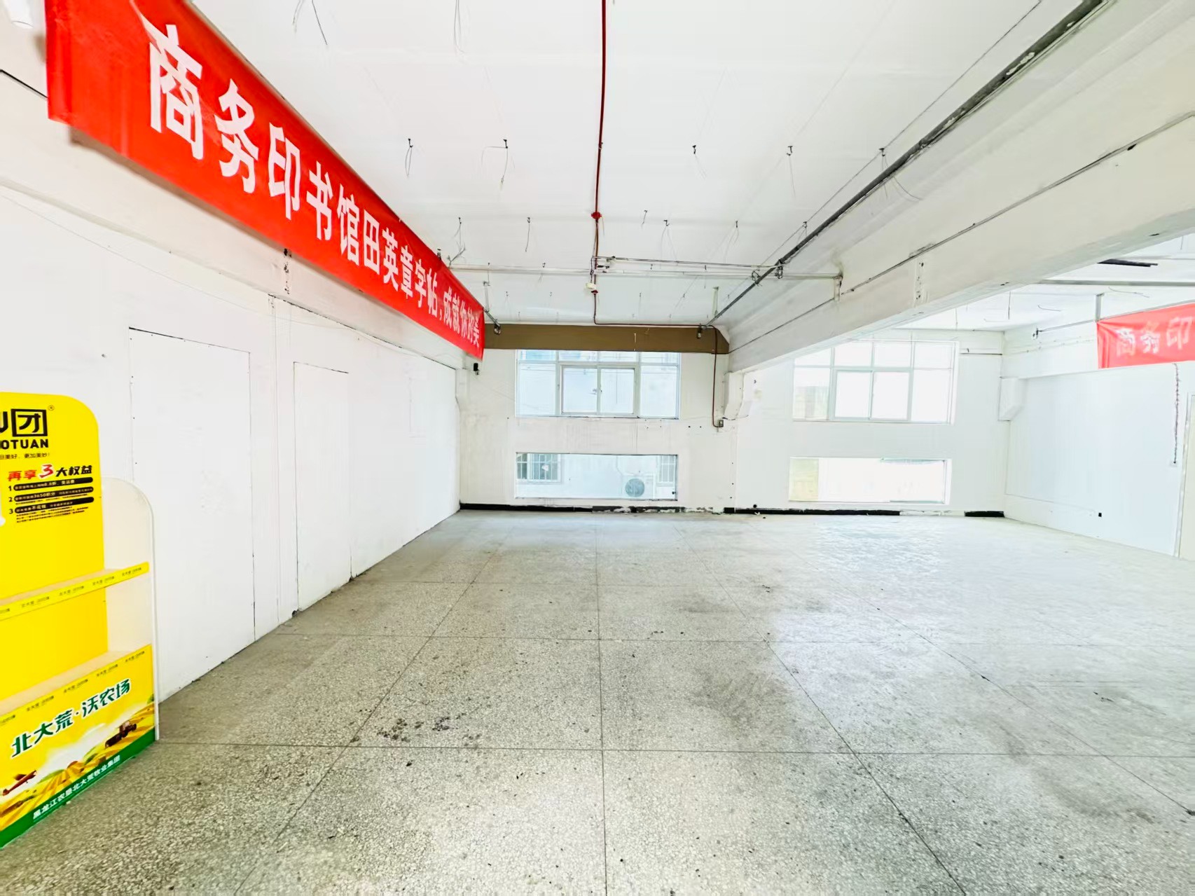 经一号街人工智能（AI）应用企业 ✅ AI大模型应用及智能办公项目 ✅ 软件开发、数字技术企业 ✅ 电商直播、新媒体运营团队 ✅ 智能营销、智慧零售项目